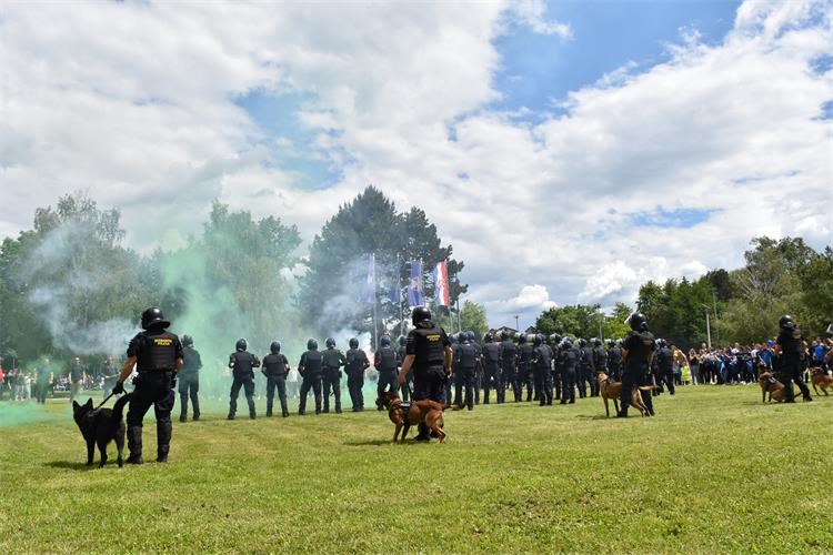 Slika /slike/VIJESTI/Dan otvorenih vrata na Policijskoj akademiji 29-5-2025/DSC_1519.JPG